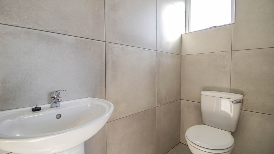 4 Bedroom Property for Sale in Hoogland Western Cape